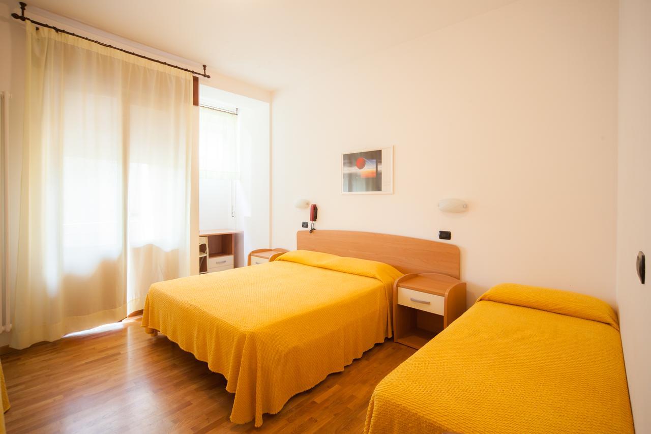 קרפנה Hotel Ulisse מראה חיצוני תמונה