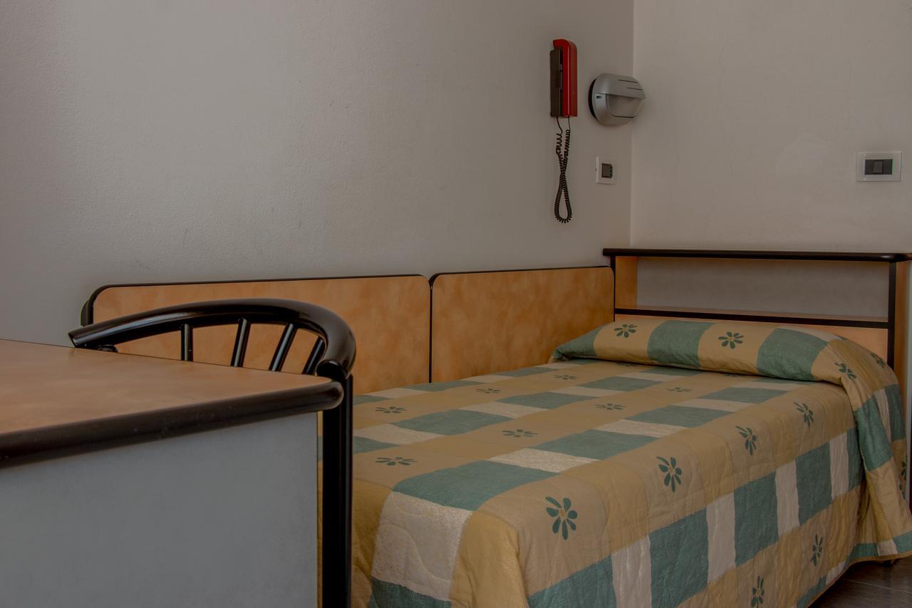 קרפנה Hotel Ulisse מראה חיצוני תמונה
