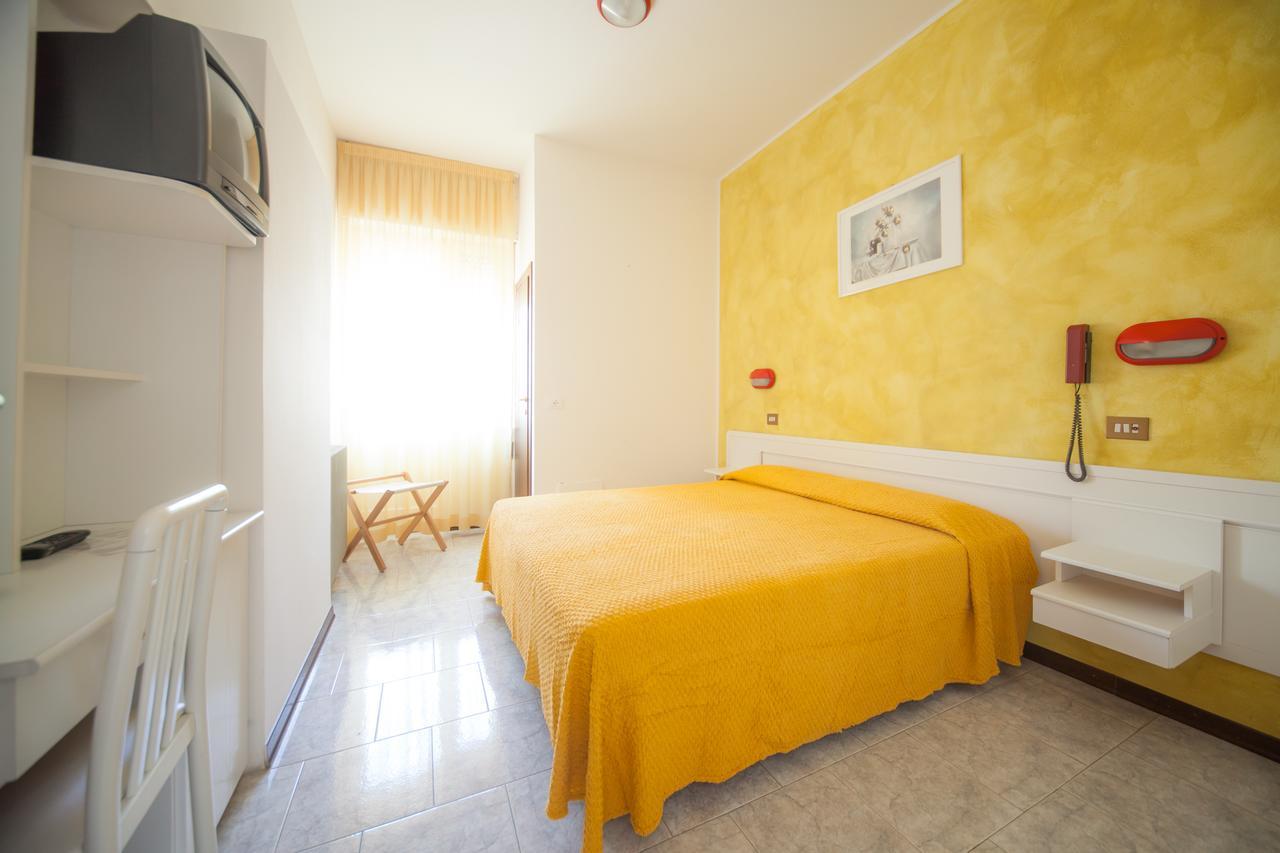 קרפנה Hotel Ulisse מראה חיצוני תמונה
