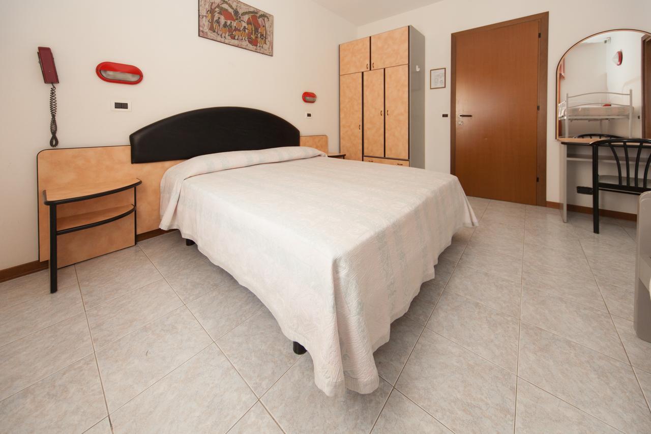 קרפנה Hotel Ulisse מראה חיצוני תמונה
