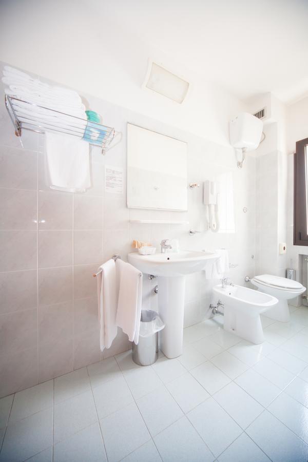 קרפנה Hotel Ulisse מראה חיצוני תמונה