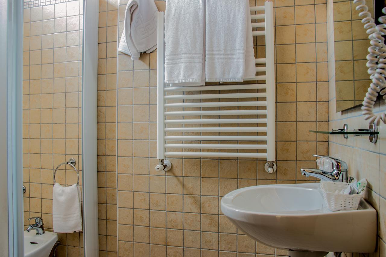 קרפנה Hotel Ulisse מראה חיצוני תמונה