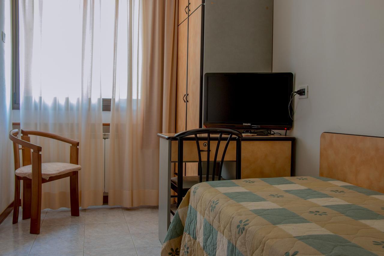 קרפנה Hotel Ulisse מראה חיצוני תמונה