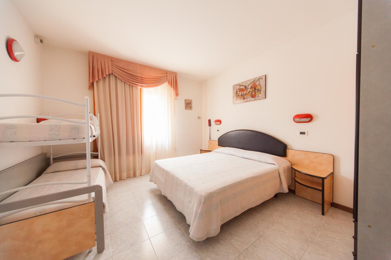 קרפנה Hotel Ulisse מראה חיצוני תמונה