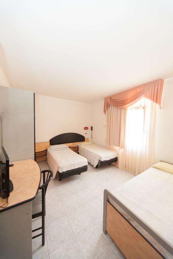 קרפנה Hotel Ulisse מראה חיצוני תמונה