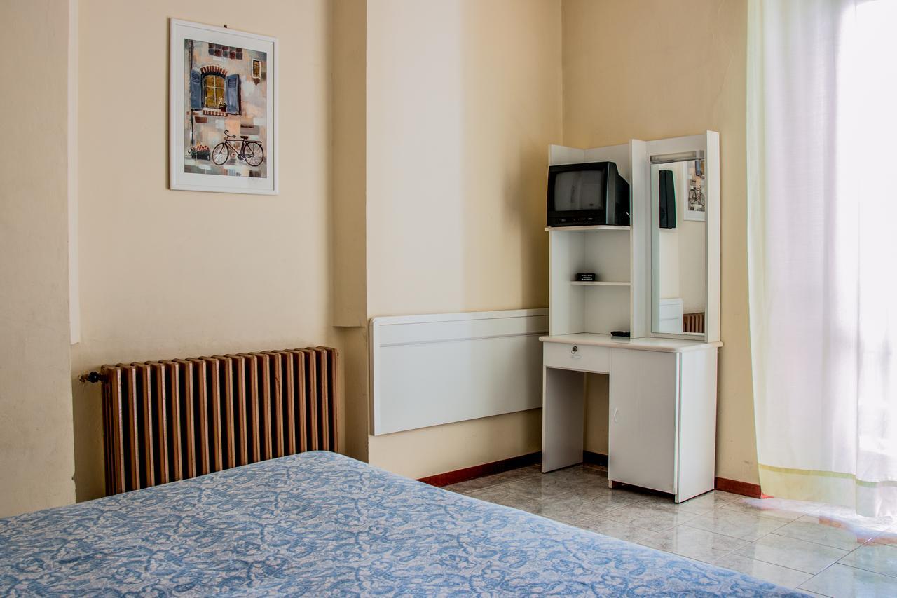 קרפנה Hotel Ulisse מראה חיצוני תמונה