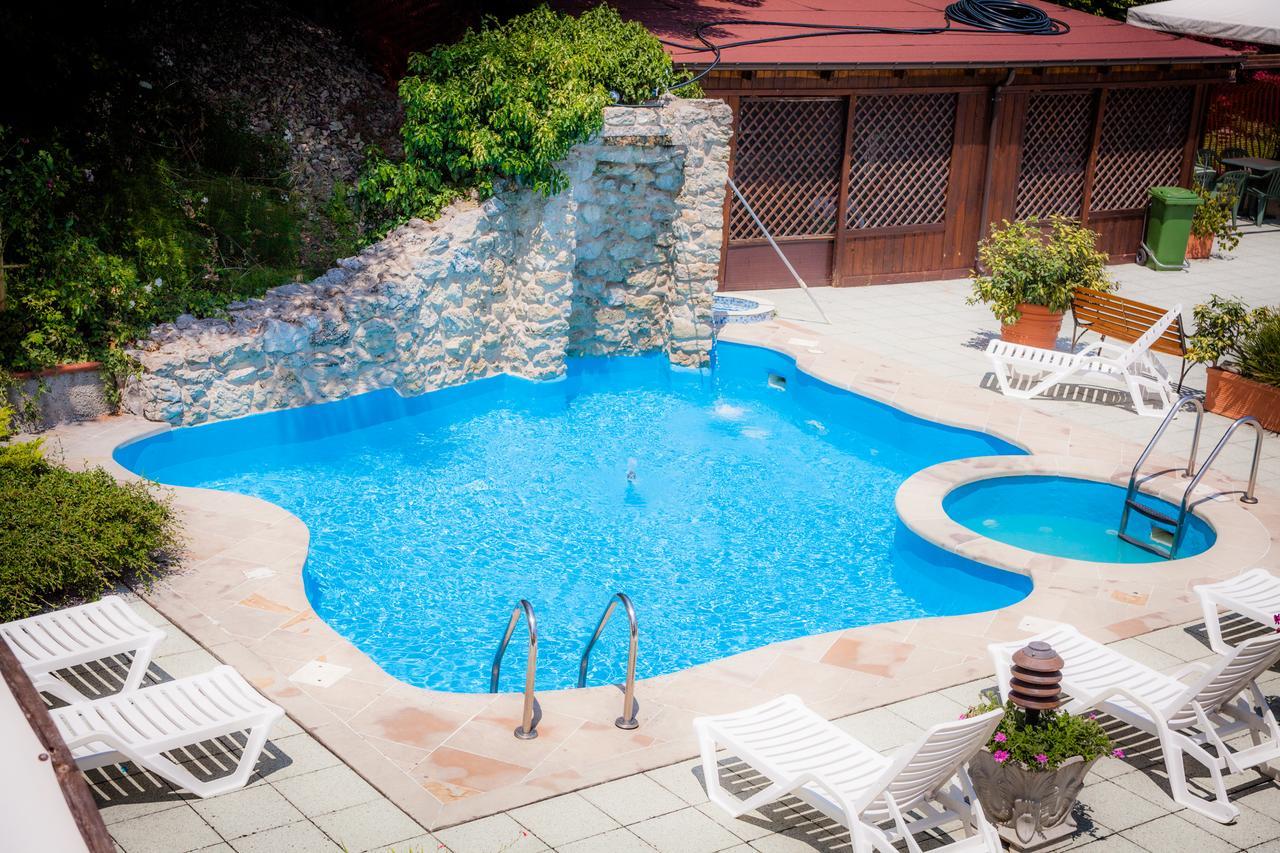 קרפנה Hotel Ulisse מראה חיצוני תמונה