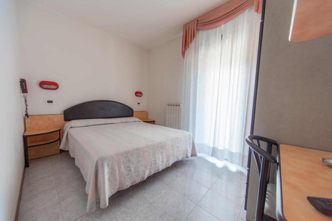 קרפנה Hotel Ulisse מראה חיצוני תמונה