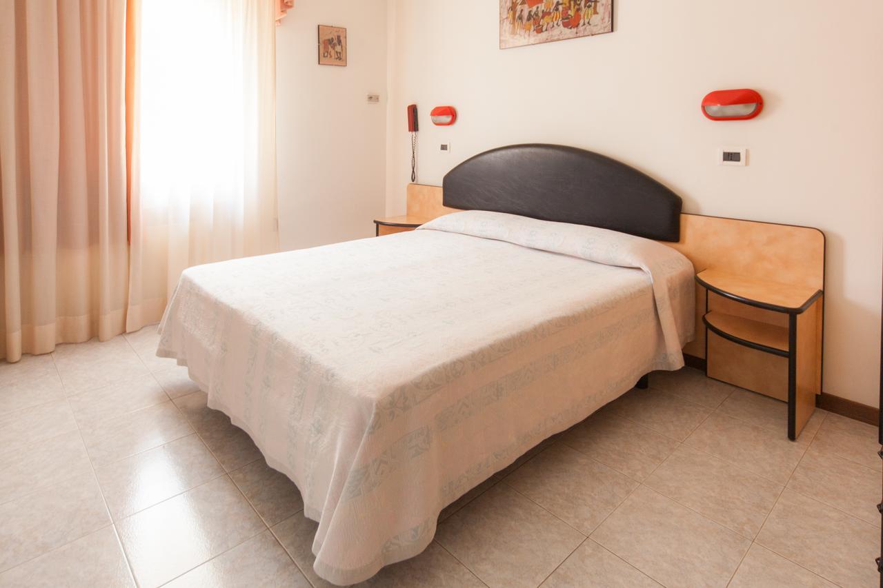 קרפנה Hotel Ulisse מראה חיצוני תמונה