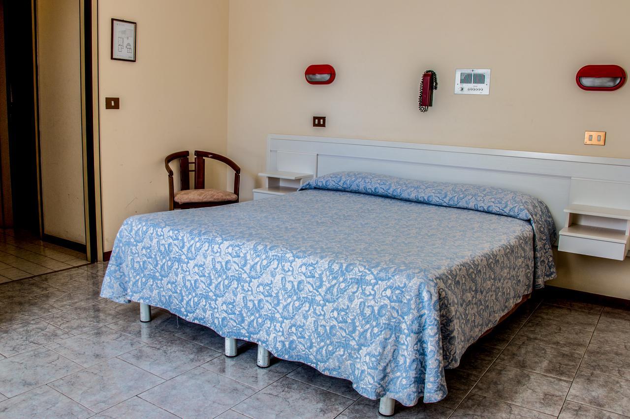 קרפנה Hotel Ulisse מראה חיצוני תמונה